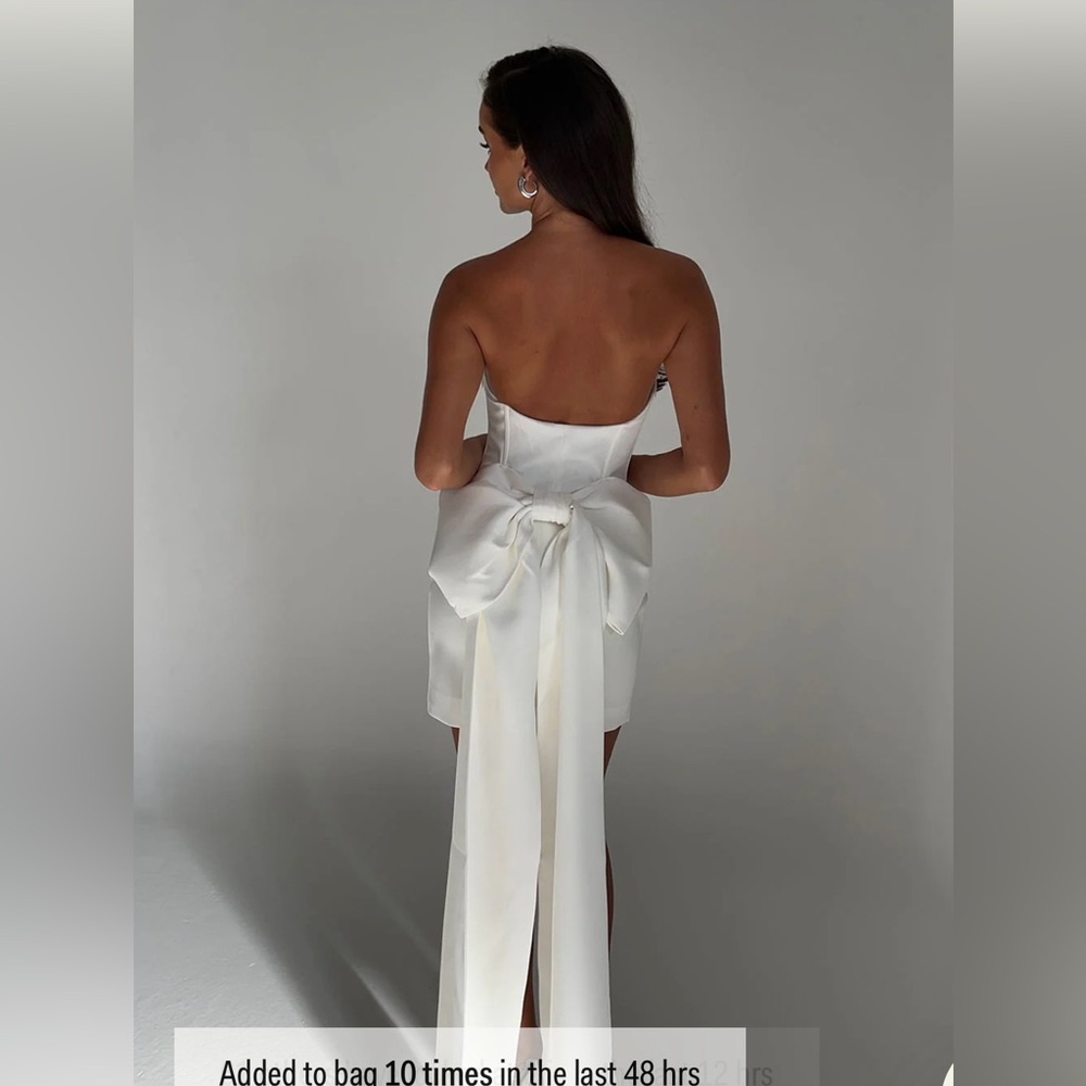 Elegant White Strapless Dress